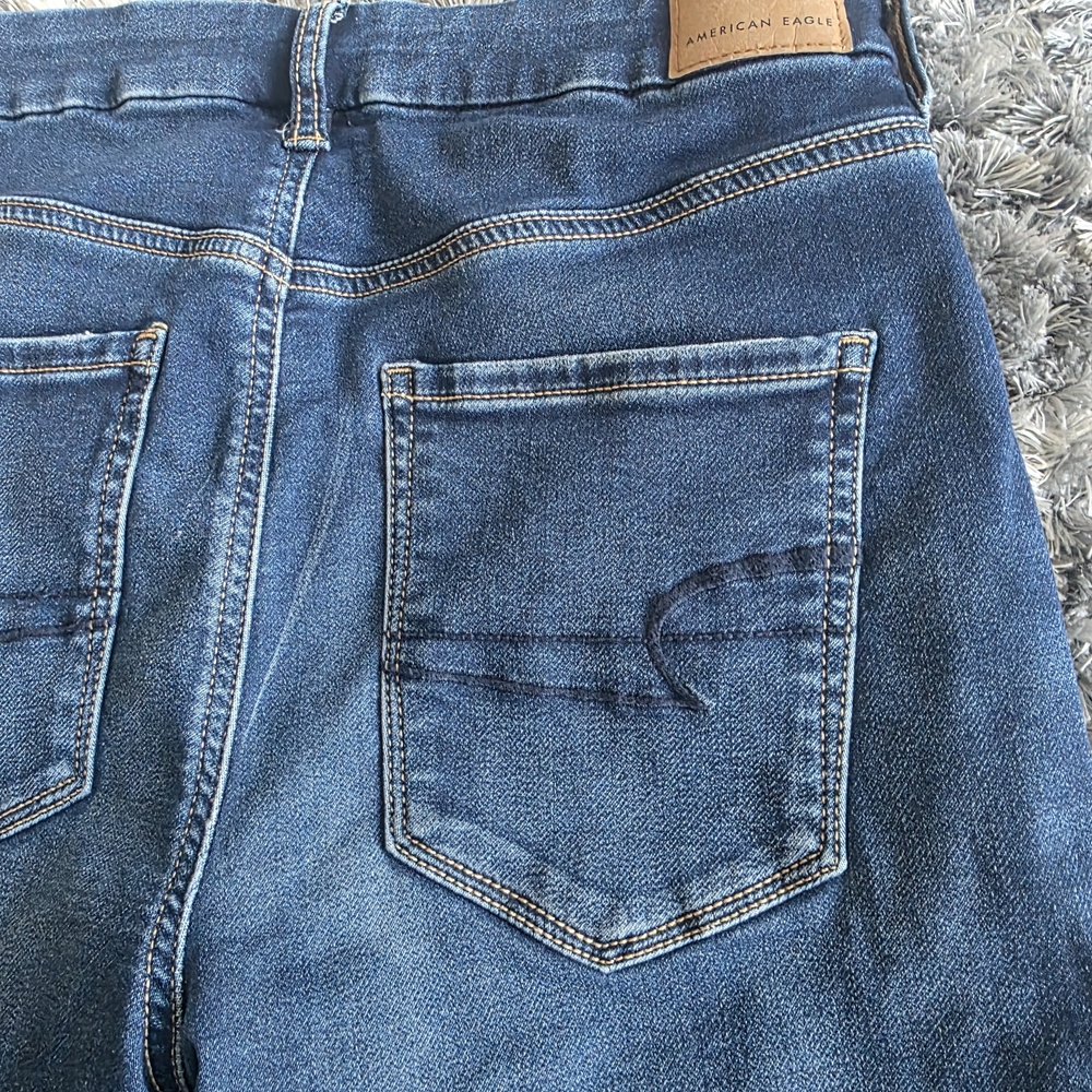 American Eagle Distressed Curvy Hi-Rise Jeggings - Picture 16 of 16